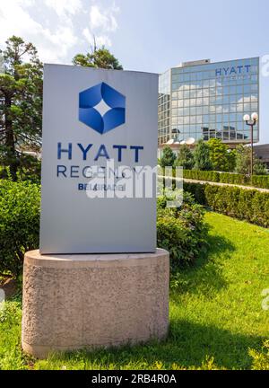 Belgrado, Serbia - 19 giugno 2023: Cartello Hotel Hyatt Regency at New Belgrade Luxury Travel. Foto Stock