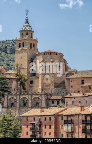 La Cattedrale di El Salvador, il tempio cristiano di Albarracín provincia di Teruel, Aragona, Spagna. Parte del complesso storico-monumentale della città. Foto Stock