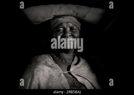 Herero donna del gruppo Bantu. Sesfontein. Namibia. Africa Foto Stock