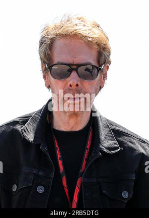 Il produttore Jerry Bruckheimer arriva il giorno delle prove prima del Gran Premio di Gran Bretagna 2023 a Silverstone, Towcester. Data immagine: Venerdì 7 luglio 2022. Foto Stock