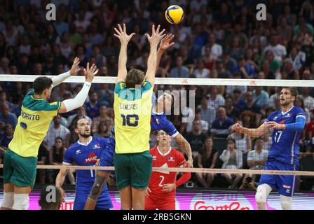 Barthélémy Chinenyeze,Trévor Clévenot , Antoine Brizard di Francia durante la Volleyball Nations League 2023 tra Brasile e Francia il 25 giugno 2023 alla CO'MET Arena di Orleans, Francia - foto Laurent Lairys / DPPI Foto Stock