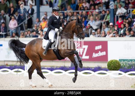 Aquisgrana, Deutschland. 1 luglio 2023. Isabell WERTH (GER) su DSP Quantaz, azione, nel test, dressage D6: Premio MEGGLE, 2° test nella Lambertz Nations Cup, Grand Prix Special CDIO5*, il 1° luglio 2023, World Equestrian Festival, CHIO Aachen 2022 dal 23 giugno - 02.07.2022 ad Aquisgrana/Germania; credito: dpa/Alamy Live News Foto Stock