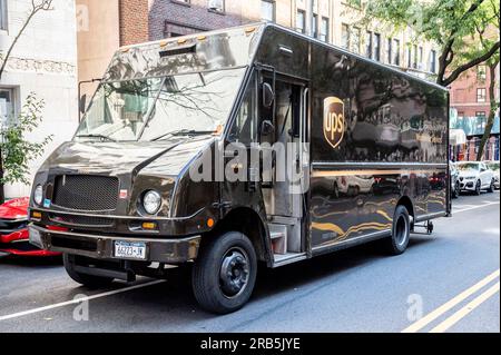 6 luglio 2023, New York City, New York, Stati Uniti: Un camion della United Parcel Service (UPS) nell'Upper West Side di New York City. (Immagine di credito: © Michael Brochstein/ZUMA Press Wire) SOLO USO EDITORIALE! Non per USO commerciale! Foto Stock