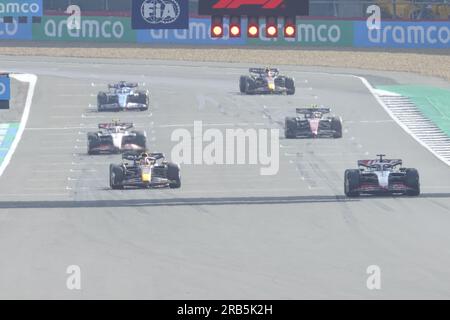 Towcester, Northants, Regno Unito. 7 luglio 2023. Le vetture si esercitano sulle "partenze" dopo FridaysÕ le prove del Gran Premio di F1 Aramco a Silverstone Credit: Motofoto/Alamy Live News Foto Stock