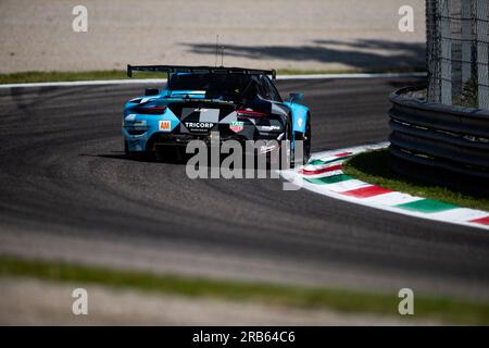 77 RIED Christien (Ger), PEDERSEN Mikkel (dnk), ANDLAUER Julien (fra), Dempsey-Proton Racing, Porsche 911 RSR - 19, azione durante le 6 ore di Monza 2023, 3° round del Campionato Mondiale di Endurance FIA 2023, dal 7 al 9 luglio 2023 sull'autodromo Nazionale di Monza, a Monza, Italia credito: Independent Photo Agency Srl/Alamy Live News Foto Stock