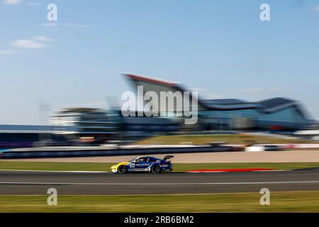 Silverstone, Regno Unito. 7 luglio 2023. #39 Adam Smalley (UK, Team Parker Racing), Porsche Mobil 1 Supercup al circuito di Silverstone il 7 luglio 2023 a Silverstone, Regno Unito. (Foto di HIGH TWO) credito: dpa/Alamy Live News Foto Stock