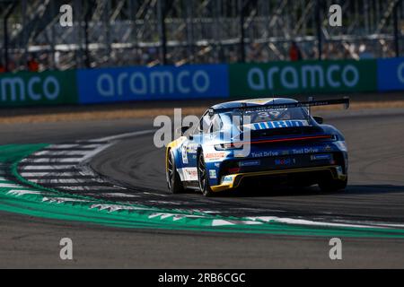 Silverstone, Regno Unito. 7 luglio 2023. #39 Adam Smalley (UK, Team Parker Racing), Porsche Mobil 1 Supercup al circuito di Silverstone il 7 luglio 2023 a Silverstone, Regno Unito. (Foto di HIGH TWO) credito: dpa/Alamy Live News Foto Stock