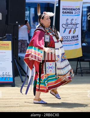 Halifax, Canada. Luglio 2023. Ballerini indigeni in costume che eseguono una parte di danza della cerimonia per i North American Indigenous Games (NAIG) Foto Stock