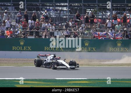 Towcester, Northants, Regno Unito. 7 luglio 2023. Nyck de Vries, Alpha Tauri gira al Brooklands Corner a Silverstone durante FridaysÕ le prove del Gran Premio di F1 Aramco British Credit: Motofoto/Alamy Live News Foto Stock