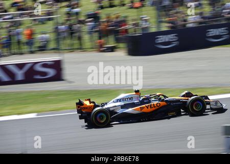 Towcester, Northants, Regno Unito. 7 luglio 2023. Oscar Piastri, McLaren, a Silverstone durante FridaysÕ le prove del Gran Premio di F1 Aramco British Credit: Motofoto/Alamy Live News Foto Stock