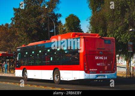 Santiago, Cile - 17 marzo 2023: Autobus Transantiago, o Red metropolitana de Movilidad, a Renca Foto Stock