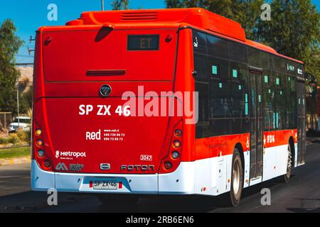 Santiago, Cile - 17 marzo 2023: Autobus Transantiago, o Red metropolitana de Movilidad Foto Stock