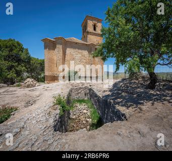 Silo o Dungeon del Nasrid Alcazaba nella chiesa di Iglesia de la Villa ex castello di Montefrio - Montefrio, Andalusia, Spagna Foto Stock