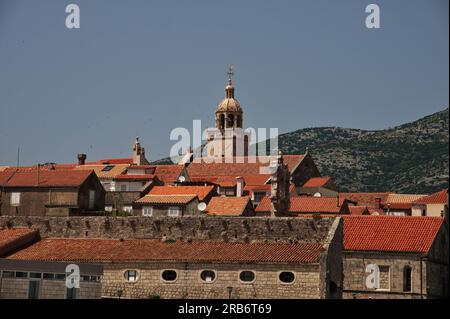 Tetti della città di Korcula sul mare Adriatico, Croazia Foto Stock