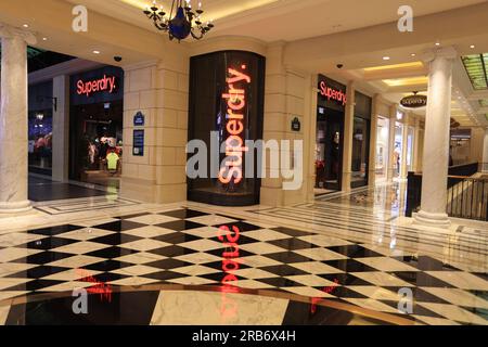 1 luglio 2023: superdry nel centro commerciale parigino di Macao sotto il gruppo Venetian Macau. E' il nuovo casino' e resort con il tema di pari Foto Stock