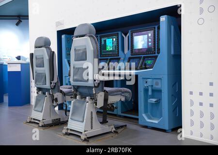 KRONSHTADT, RUSSIA - 24 GIUGNO 2023: Il luogo di lavoro automatizzato universale dell'operatore di un sistema informativo di gestione. Mostra dell'Internazionale Foto Stock