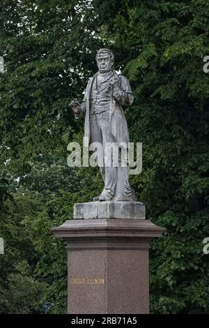 YORK, Regno Unito - 3 LUGLIO 2023: Statua di George Leeman vicino alla stazione di York Foto Stock