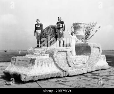 Atlantic City, New Jersey: Settembre 1936 Miss New Orleans con il suo galleggiante Sugar Bowl come apparirà nella sfilata di Miss America sul Boardwalk di questa settimana. Foto Stock