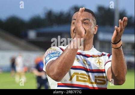 Wakefield, Inghilterra - 7 luglio 2023 - Reece Lyne della Wakefield Trinity festeggia la vittoria. Betfred Super League , Wakefield Trinity vs Wigan Warriors al Be Well Support Stadium, Wakefield, Regno Unito Foto Stock