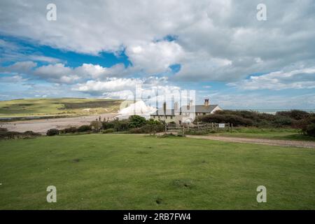 Sette sorelle scogliere, una serie di chalk cliffs dal canale in inglese in East Sussex, tra le cittadine di Seaford e Eastbourne in Inghilterra del sud Foto Stock