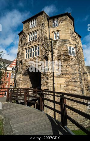 La porta Nera del Castello di Newcastle, una fortificazione medievale a Newcastle upon Tyne, Inghilterra. Ha dato alla città il suo nome. Foto Stock