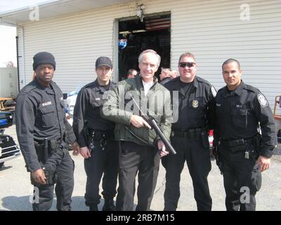 Il segretario Dirk Kempthorne in visita negli Stati Uniti Park Police Special Weapons and Tactics (SWAT) Team Facility, Washington, D.C. Foto Stock