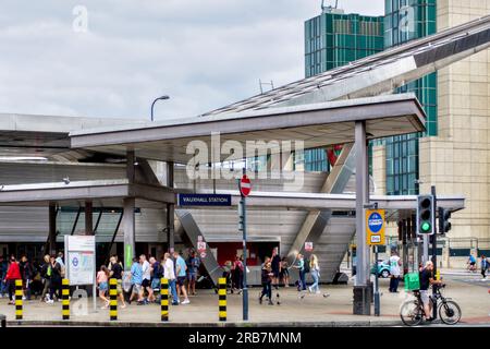 Vauxhall Cross Transport Hub, Vauxhall, Borough of Lambeth, Londra, Inghilterra, REGNO UNITO Foto Stock