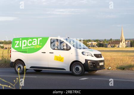 Pulmino del club Zipcar sulla strada vicino al villaggio di Blackheath a Londra, greenwich, Inghilterra, Regno Unito Foto Stock