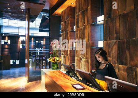 Ingresso interno del ristorante giapponese Zuma al DIFC di Dubai Emirati Arabi uniti Foto Stock