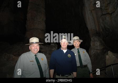 Visita del Segretario Dirk Kempthorne e degli assistenti al Parco Nazionale delle Carlsbad Caverns, New Mexico Foto Stock