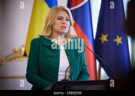 Bratislava, Slovacchia. 7 luglio 2023. Il presidente slovacco Zuzana Caputova risponde a una domanda durante una conferenza stampa congiunta con il presidente ucraino Volodymyr Zelenskyy al palazzo Grassalkovich, il 7 luglio 2023 a Bratislava, in Slovacchia. Credito: Ucraina Presidenza/Ucraina Presidenza/Alamy Live News Foto Stock