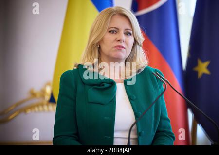 Bratislava, Slovacchia. 7 luglio 2023. Il presidente slovacco Zuzana Caputova ascolta una domanda durante una conferenza stampa congiunta con il presidente ucraino Volodymyr Zelenskyy al palazzo Grassalkovich, il 7 luglio 2023 a Bratislava, in Slovacchia. Credito: Ucraina Presidenza/Ucraina Presidenza/Alamy Live News Foto Stock