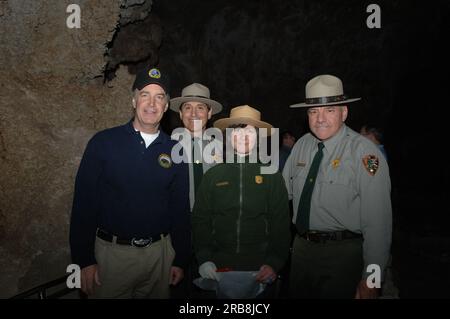 Visita del Segretario Dirk Kempthorne e degli assistenti al Parco Nazionale delle Carlsbad Caverns, New Mexico Foto Stock