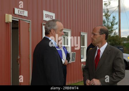 Il segretario Dirk Kempthorne e gli assistenti in visita nel Maine, incontrando il governatore John Baldacci Foto Stock