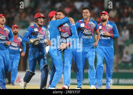 Il lanciatore afghano Mujeeb Ur Rahman festeggia dopo aver fatto il wicket di nazmul Hasan Shanto durante il secondo giorno internazionale del Bangladesh-Afghanistan (o Foto Stock