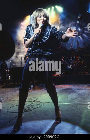 Tina Turner in concerto all'Hammersmith Odeon 9 aprile 1982 Foto Stock