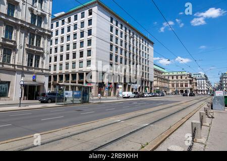 Vienna, Austria - 13 giugno 2023: Vista sulla Kurtnerstrasse nel centro di Vienna Foto Stock