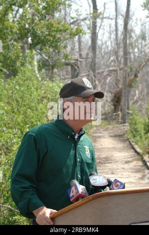 Il segretario Dirk Kempthorne in visita nella zona di New Orleans, Louisiana, dove ha incontrato e visitato il personale del Fish and Wildlife Service Foto Stock