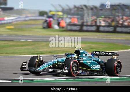 8 luglio 2023: Circuito di Silverstone, Northamptonshire, Inghilterra: Formula 1 2023 Aramco Gran Premio di F1 britannico: Giornata di qualificazione; Fernando Alonso del team Aston Martin-Mercedes durante le qualifiche Foto Stock