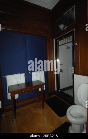 Vedute intorno all'ufficio della segretaria, interni principali: Arredi, decorazioni, bagno Foto Stock