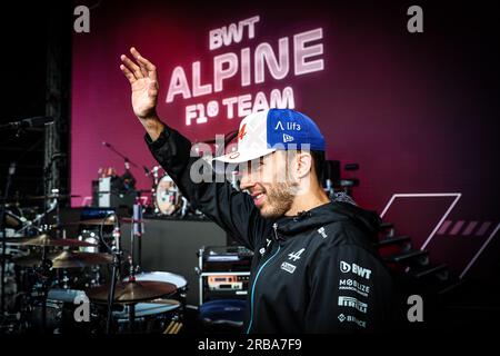 Silverstone, Regno Unito. 8 luglio 2023. Pierre Gasly (fra) Alpine F1 Team sul Fanzone Stage. 08.07.2023. Formula 1 World Championship, Rd 11, Gran Premio di Gran Bretagna, Silverstone, Inghilterra, Giorno di qualificazione. Il credito fotografico dovrebbe essere: XPB/Press Association Images. Credito: XPB Images Ltd/Alamy Live News Foto Stock