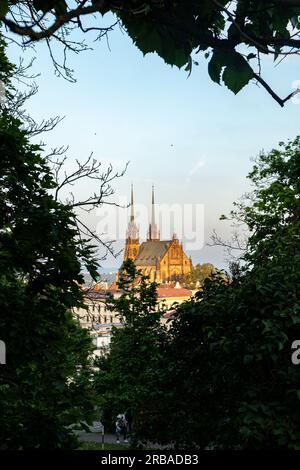 Brno al tramonto. Paesaggio al tramonto nella Repubblica Ceca vicino a Brno. Foto Stock