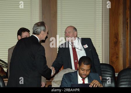 Riunione della Commissione per la conservazione degli uccelli migratori, ospitata dal segretario Dirk Kempthorne presso Main Interior Foto Stock