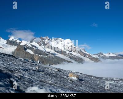 Zermatt, Svizzera - 2 luglio: Vista panoramica sulla vetta del Breithorn, una montagna sopra i 4000 m. Foto Stock