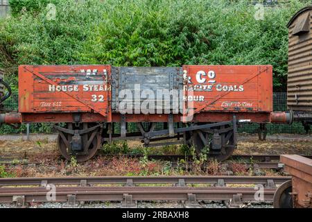 Bristol, Inghilterra - 16 giugno 2023: Vecchie carrozze ferroviarie al molo di Bristol Foto Stock