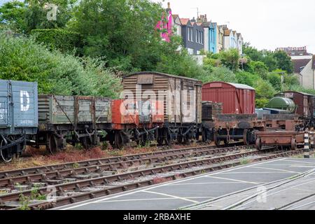 Bristol, Inghilterra - 16 giugno 2023: Vecchie carrozze ferroviarie al molo di Bristol Foto Stock