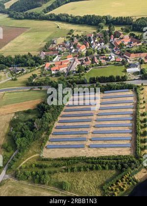 Centrale solare moderna, pannelli fotovoltaici produzione di energia elettrica verde, nuova centrale elettrica, crisi energetica europea 2022, Green Deal, repubblica Ceca Foto Stock