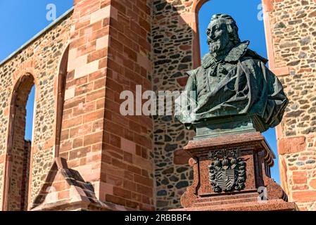 Chiesa Vallone-olandese, doppia chiesa, rovine, gotico, monumento, Busto di bronzo conte Filippo Ludovico II di Hanau-Muenzenberg, città vecchia, Hanau, Assia, Germania Foto Stock