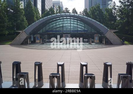 Londra, Regno Unito: Ingresso alla stazione della metropolitana di Canary Wharf a Canary Wharf, Tower Hamlets Foto Stock