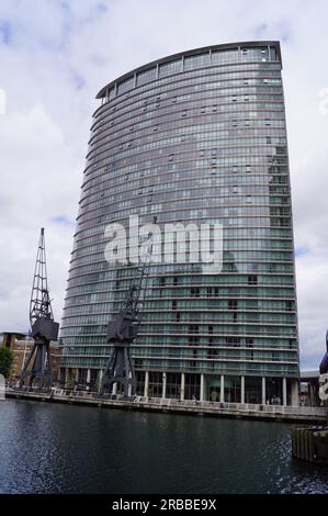 Londra, Regno Unito: 1 West India Quay Skyscraper, un edificio residenziale a Canary Wharf Foto Stock